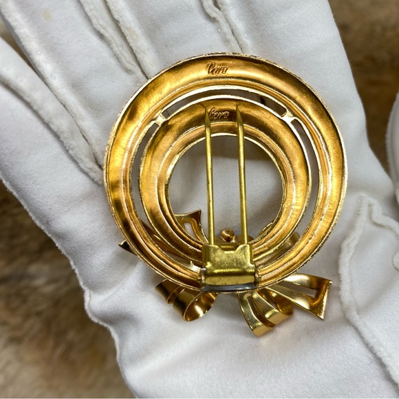 Vtg Coro Bow Wreath Design Gold tone Blue Rhinestones Pin Dress Fur Scarf Clip - Picture 4 of 9
